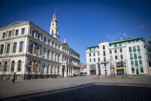 Rīgā liela interese mācīties latviešu valodu. Kāds te dzīvo kopš dzimšanas, bet vēl kāds ieradies nesen