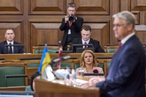 Saeima noraida Nacionālās apvienības prasīto premjeres Siliņas demisiju saistībā ar krievu valodu LSM