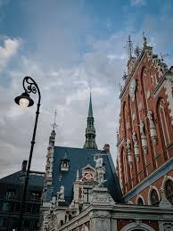 Risinājumi latviešu valodā runājošo lingvistiskās diskriminācijas mazināšanai Latvijā