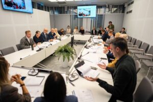 Cilvēktiesību komisija noslēdz darbu pie likuma izmaiņām par latviešu valodas nostiprināšanu sabiedriskajā medijā