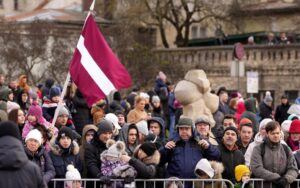 “Pietrūkst tā, ka citreiz jāraud spilvenā…” Aizbraukušie latvieši neslēpj, kas visvairāk trūkst un velk atpakaļ uz dzimteni